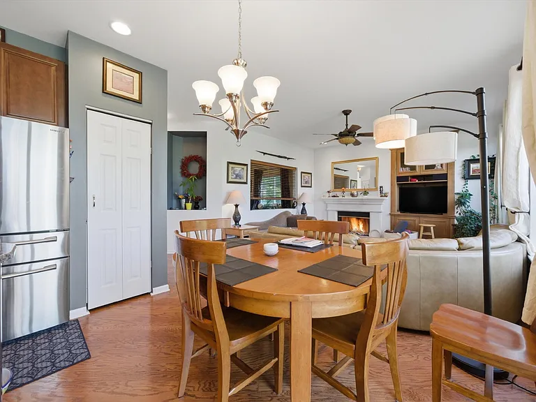 1090 Aster Ct — Photo 6