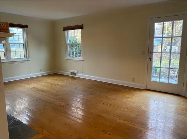 2 Sunlight Springs Rd, Lakewood, NJ 08701