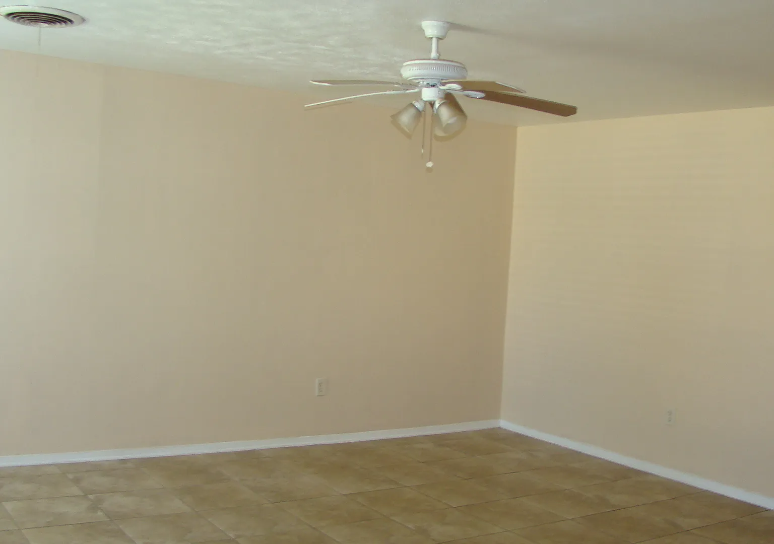 3 bed, 1500 sqft, $1,700 — Photo 4