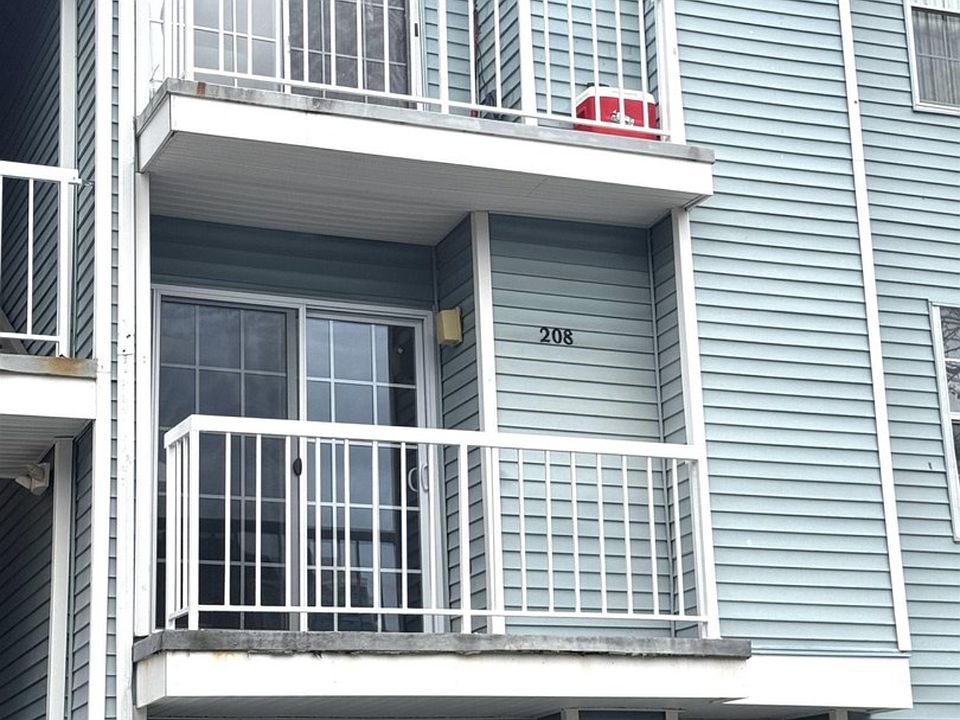 1st image of 208 Heathercroft #208