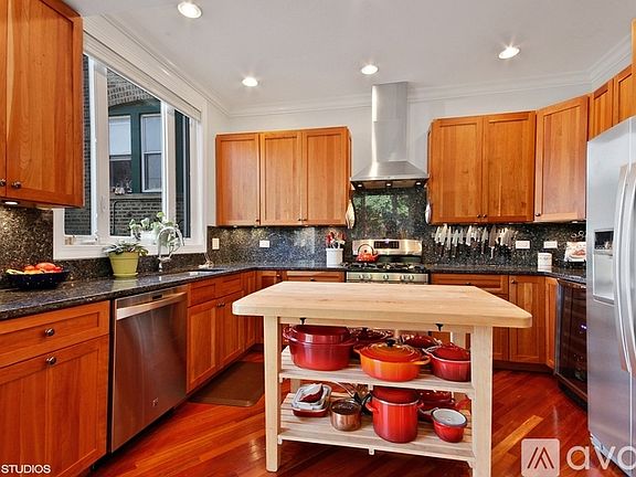 5th image of 3501 W Medill Ave