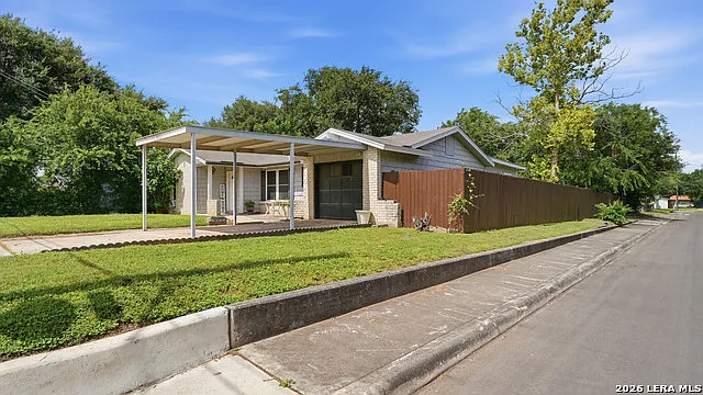 2503 Irwin Dr — Photo 2