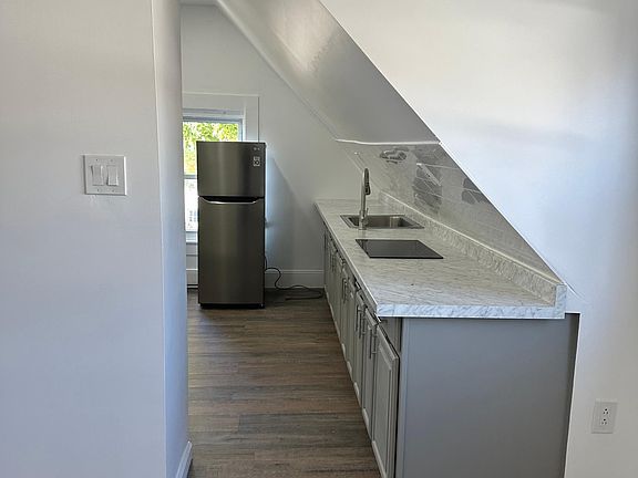 3rd image of 75 Whittlesey Ave #3