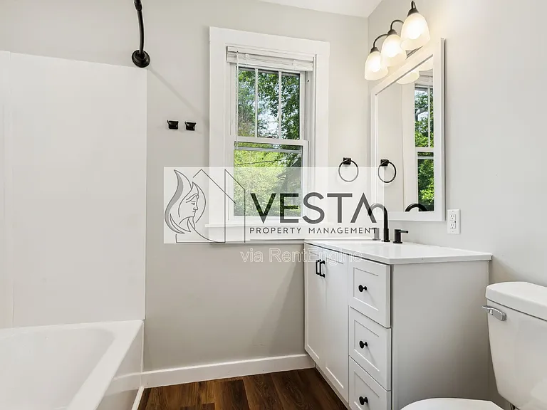 4 Farrwood Ave #8 — Photo 30