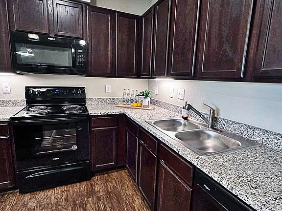 2nd image of 2991 Lakeside Dr #1227