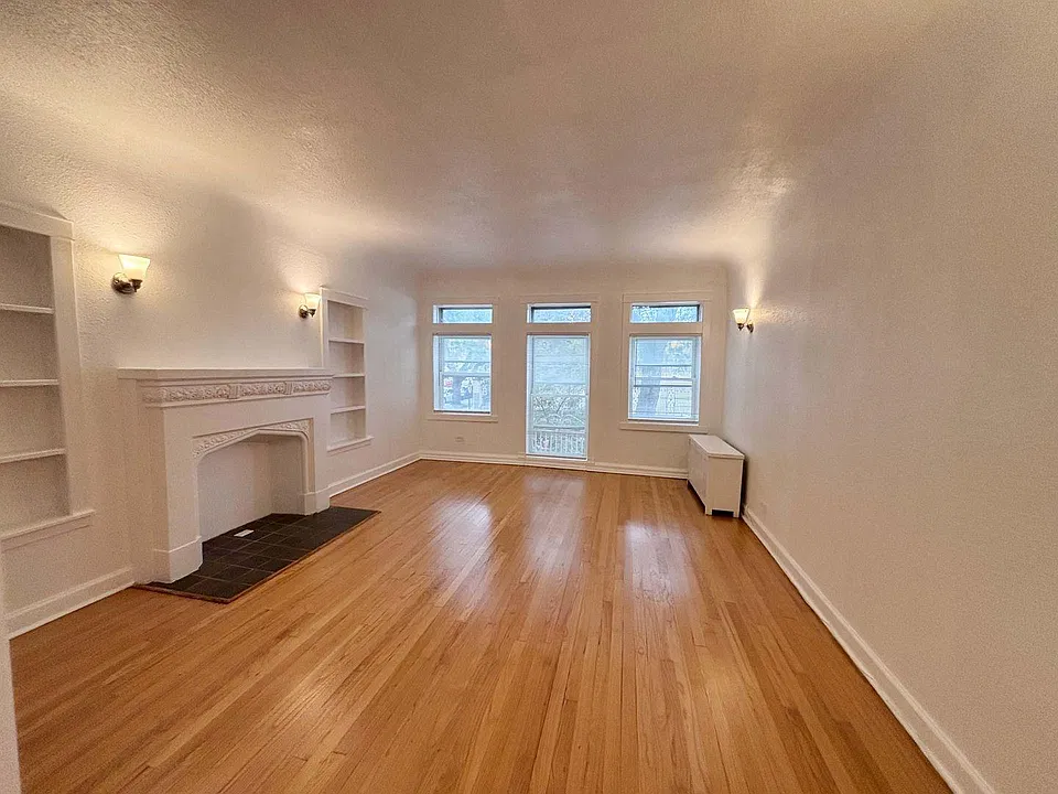 6305 N Washtenaw Ave #1