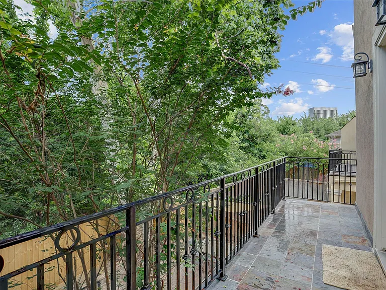 4262 Childress St #B — Photo 13