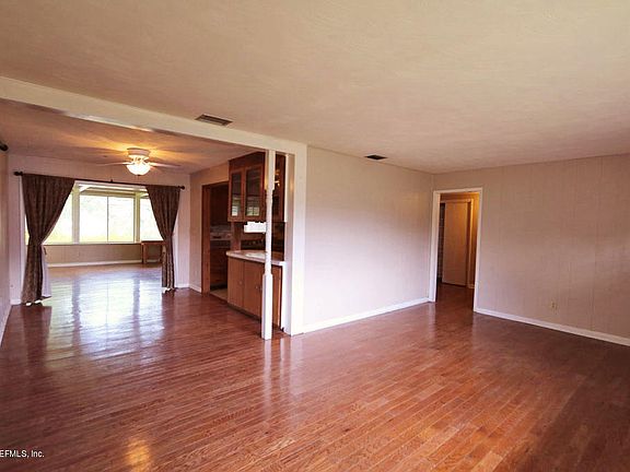 4th image of 2243 NATHAN Drive W