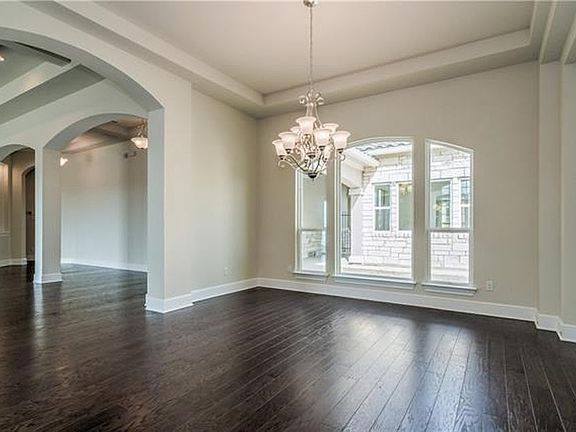 4th image of 114 Bisset Ct