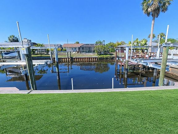3rd image of 3211 Riverside Dr