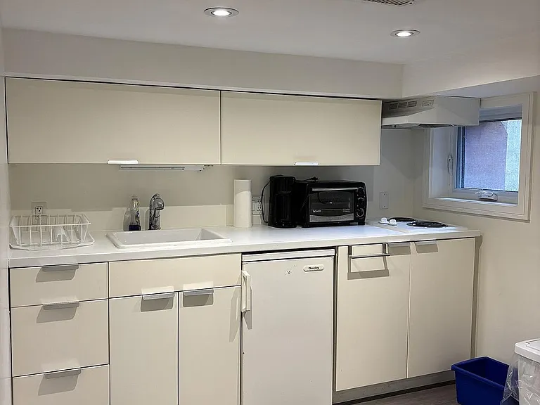 16 Montrose Ave #BASEMENT — Photo 13