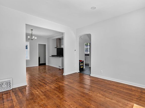 5th image of 771 Aurora Ave