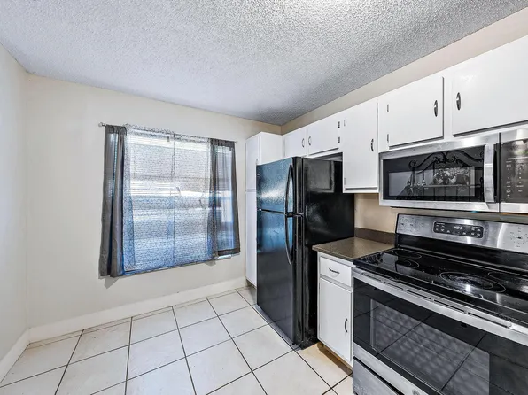 107 Oakwood Drive, Jupiter, FL 33458