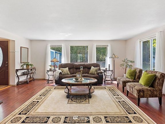 3rd image of 9417 Lawrence Dr SE