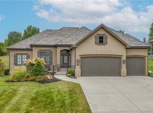6310 Edgewater Dr, Parkville, MO 64152