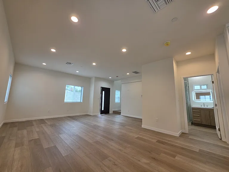 6746 Ben Ave — Photo 12