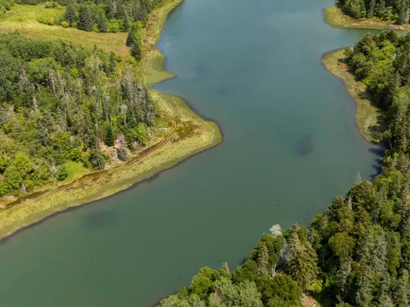 879 County Road, Lubec, ME 04652