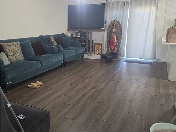 2nd image of 4625 Horseshoe Ln