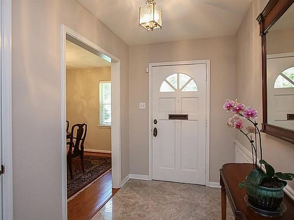 3rd image of 5807 Queensloch Dr