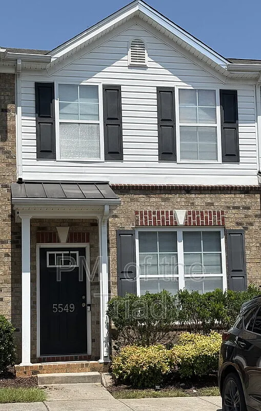 2 bed, 2.5 bath, 1368 sqft, $1,600 — Photo 1