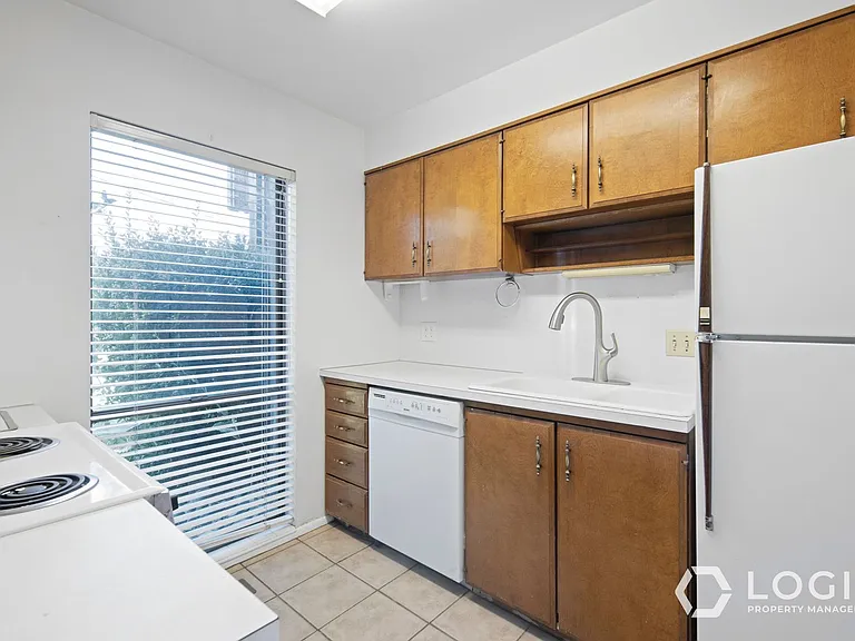 1815 E Woodside Dr #B — Photo 8