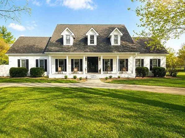 106 Fairways Blvd N, Tullahoma, TN 37388