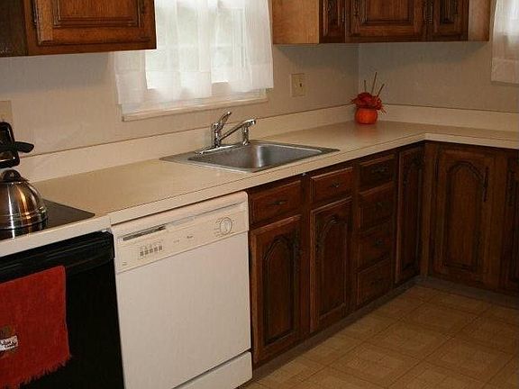 Lots of cabinet storage & counter space + room to eat!