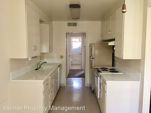3rd image of 500 Chiquita Ave APT 14