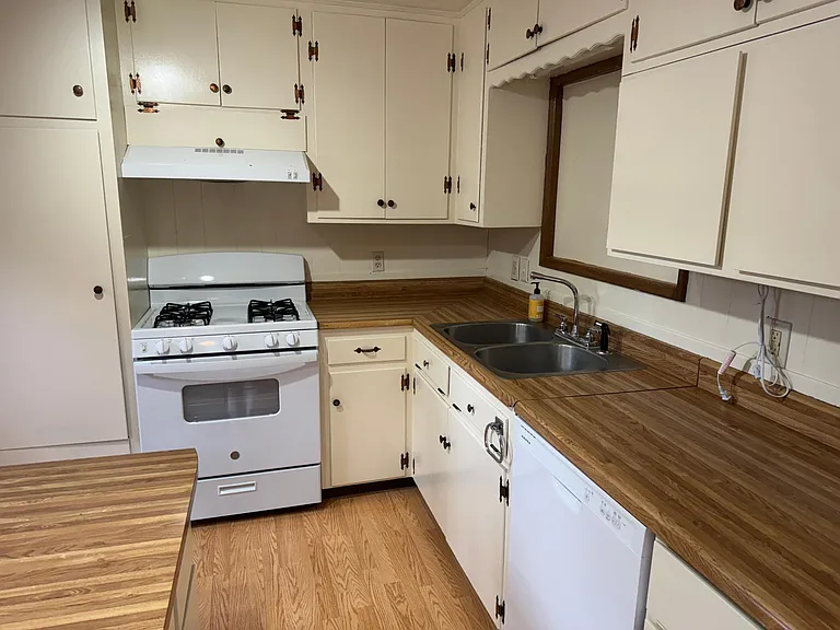 950 S Milton Ave — Photo 5