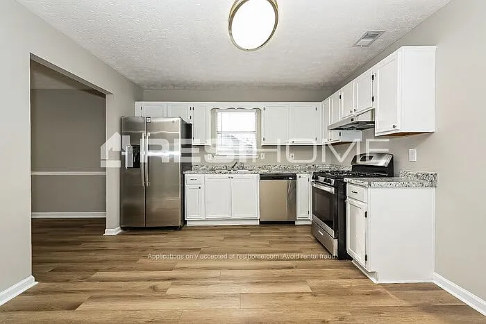 5949 Creekside Dr — Photo 2