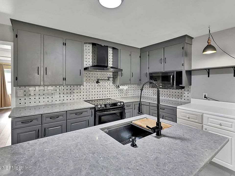 1st image of 3915 ANVERS Boulevard
