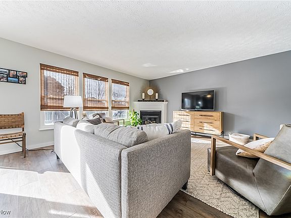 3rd image of 3490 Trailview Ct
