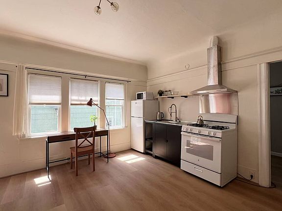 5th image of 2035 Parker St #1/2