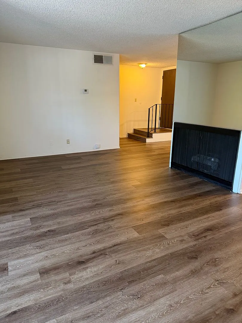 054 - Madre Del Mar Apartments — Photo 4