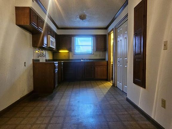 5th image of 407 E Perry St