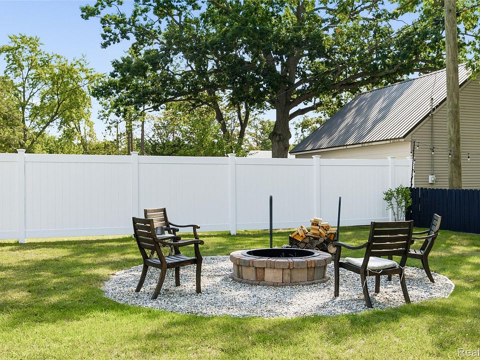 1300 Briarwood Dr, photo 28
