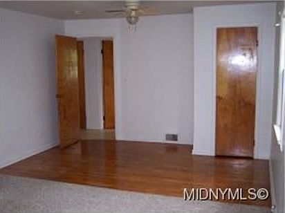 5th image of 9522 Lois Ave
