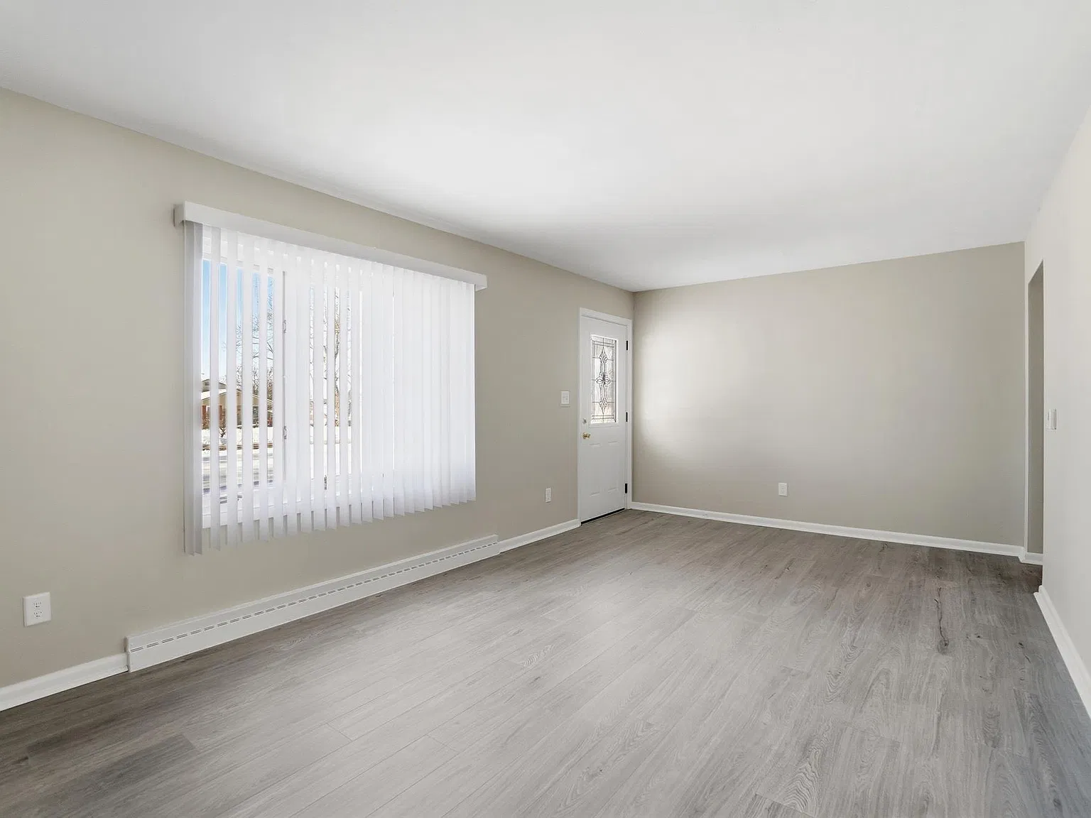 3 bed, 2.0 bath, 1738 sqft, $1,600 — Photo 2