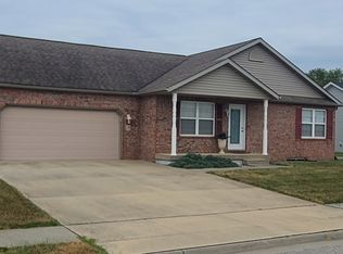 135 N Harvest Crest Ct, Highland, IL 62249