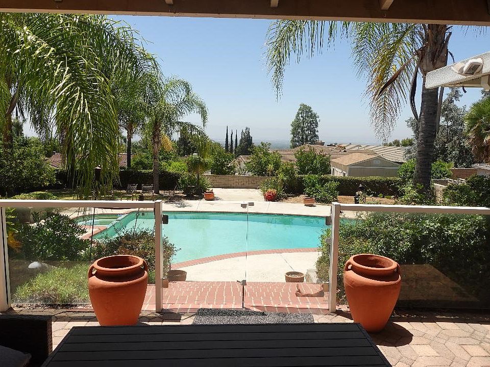1st image of 2534 Vista Dr