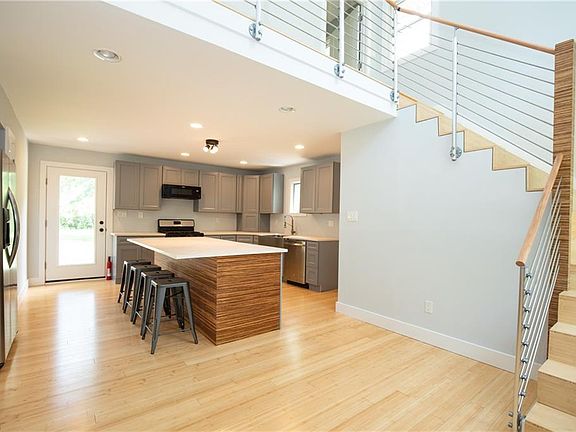 5th image of 173 N Prospect St