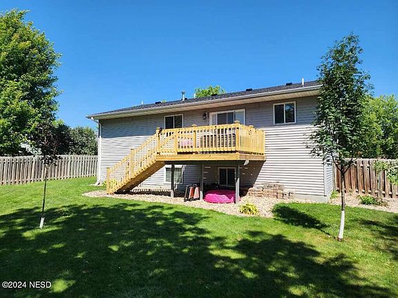 3rd image of 1829 Northridge Dr NE