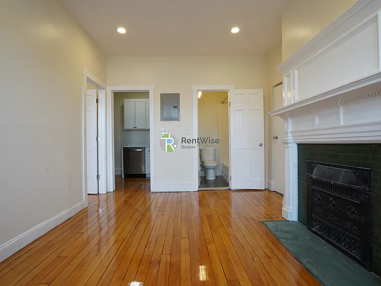 1212 Commonwealth Ave #1 — Photo 3