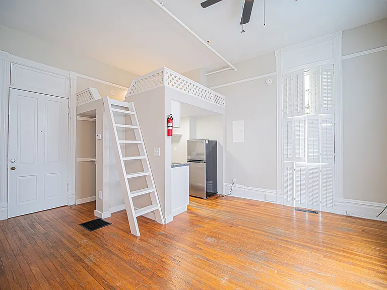 Victorian Village Apartments — Photo 4