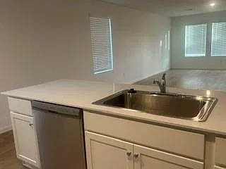 4 bed, 2.5 bath, $2,200 — Photo 4