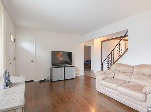 3rd image of 45 Sycamore Dr
