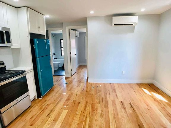 2nd image of 225 Halsey St #4F