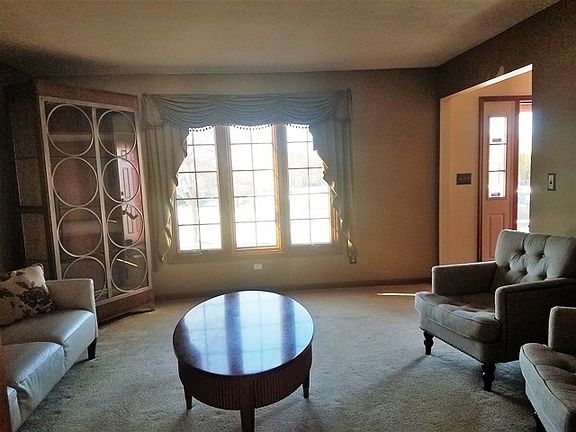 3rd image of 3643 Applewood Ln