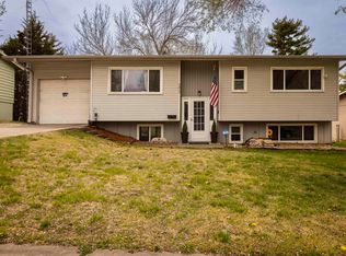 3607 SW Twilight Dr, Topeka, KS 66614