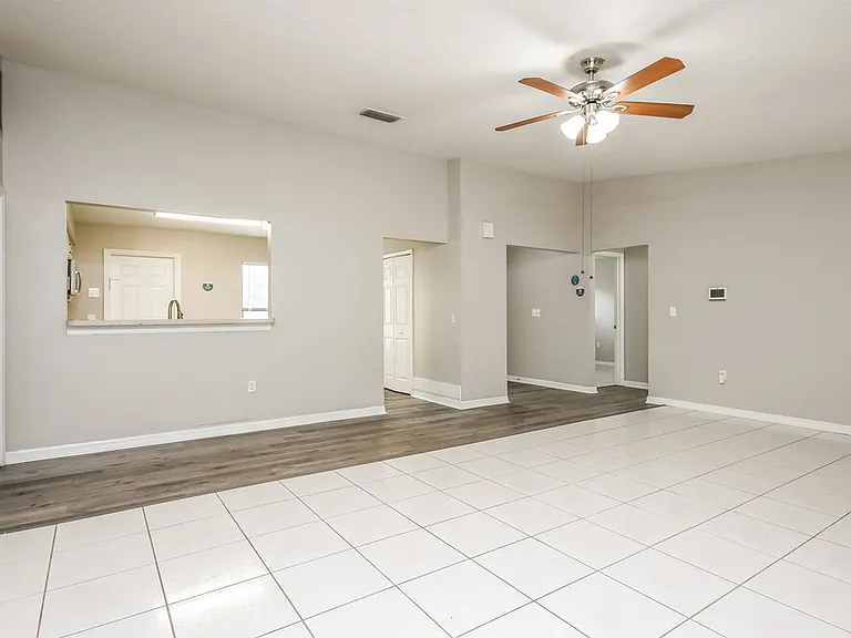 805 Mountbatten Ln — Photo 6